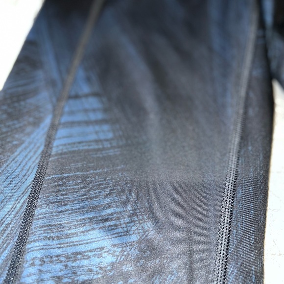 Lululemon leggings. Size 6. - Picture 3 of 5